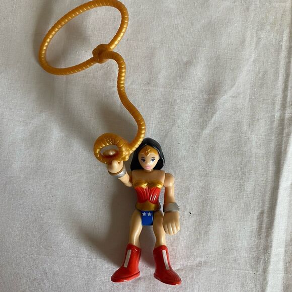 Justice League Action Figures Superman And Wonder Woman 3” Tall - Picture 7 of 7